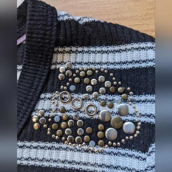 Nanette Lepore long sleeved knit shirt with detail on both shoulders siz… - Picture 4 of 9